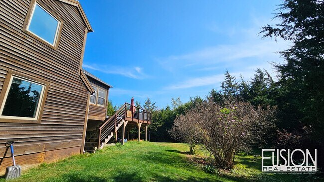 Foto del edificio - Contemporary 3 bed/2.5 bath on 10 Private Acres with Deeded Lake Access down the Road!