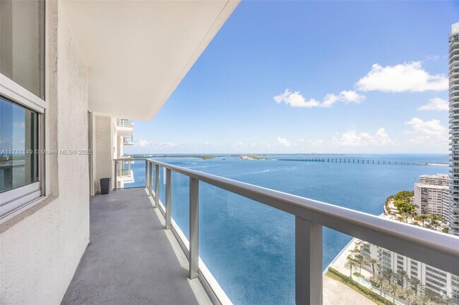 Building Photo - 1155 Brickell Bay Dr