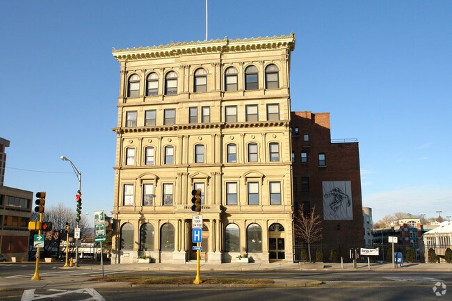 Foto del edificio - 7 West St