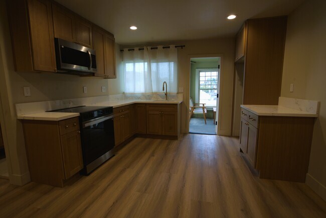 Foto del edificio - 1123 E Ocean Blvd