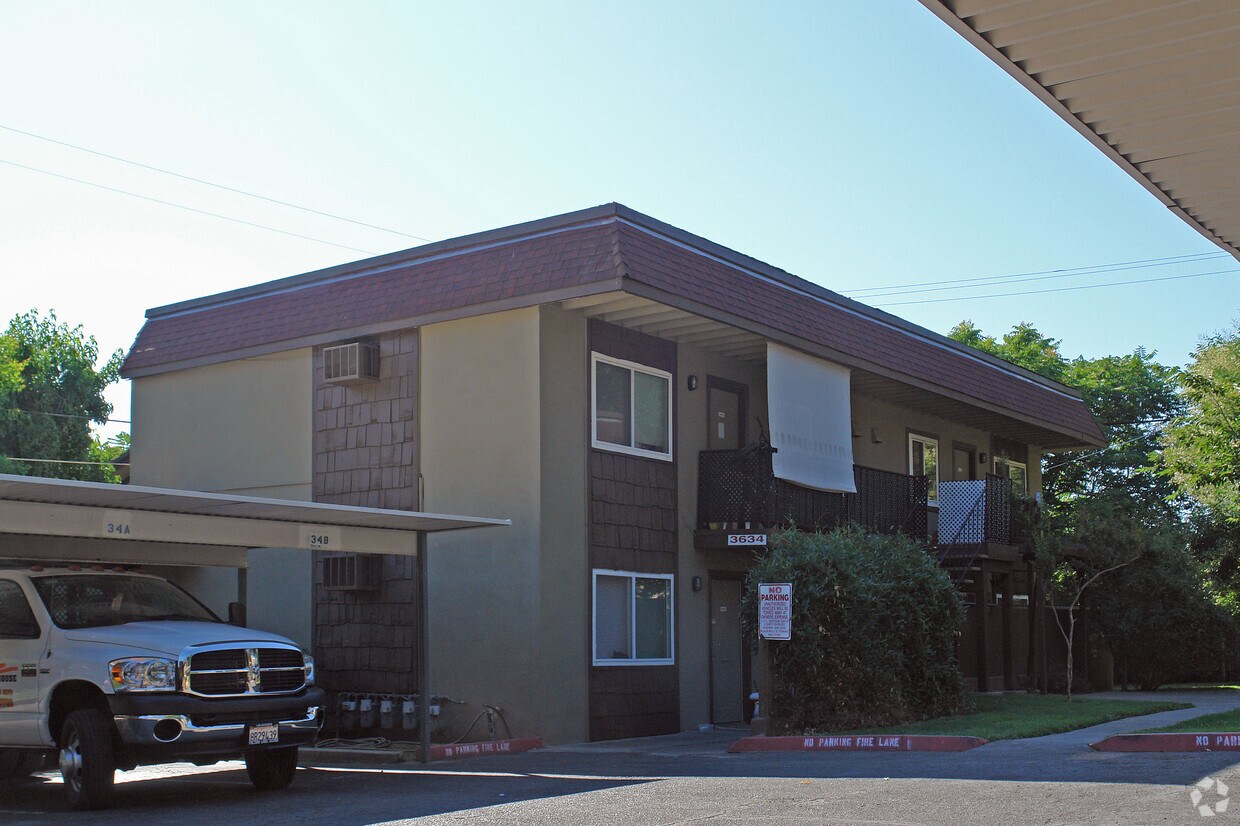 Foto del edificio - Plum Tree Apartments