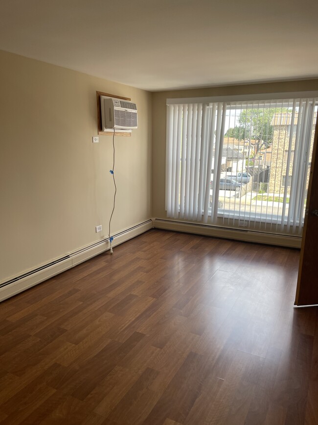 Living room - 5711 S Archer Ave