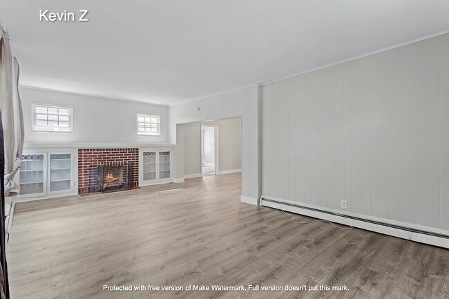 Building Photo - 921 Magill Ave