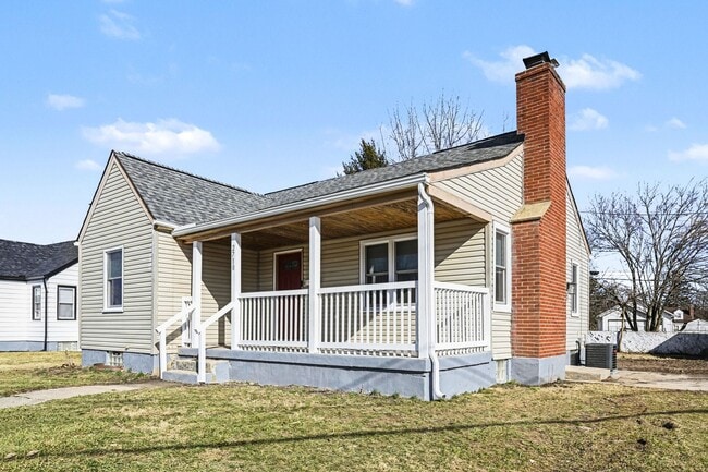 Building Photo - Updated 3 Bed 1 Bath with Two Car Garage