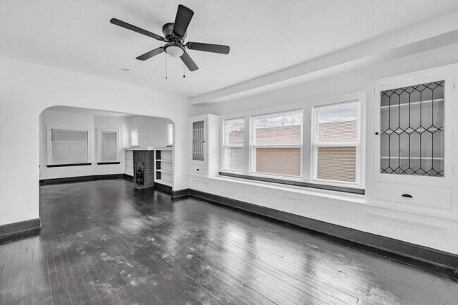 Building Photo - 3058 E 116th St