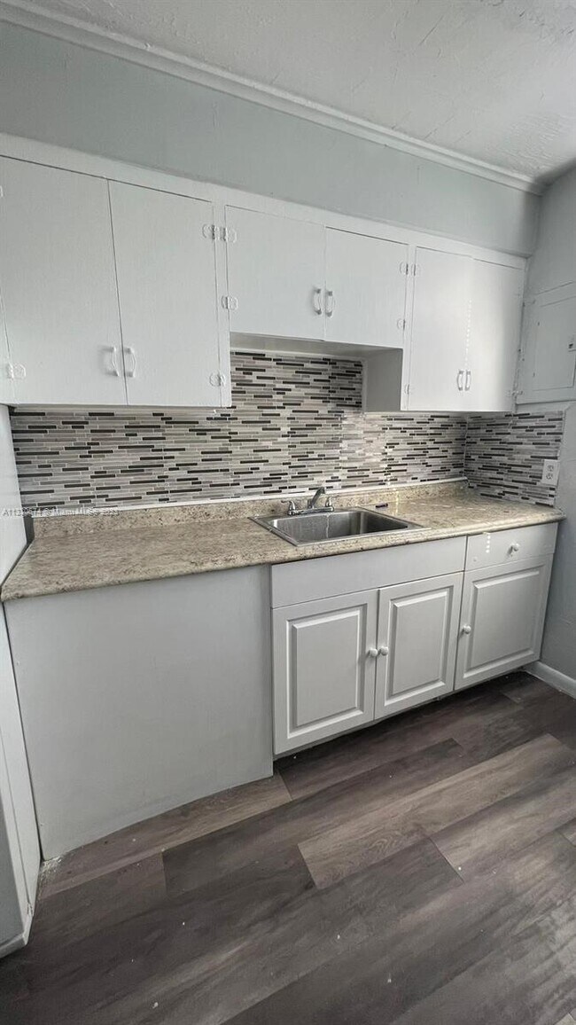 Foto del edificio - 1426 NE 135th St
