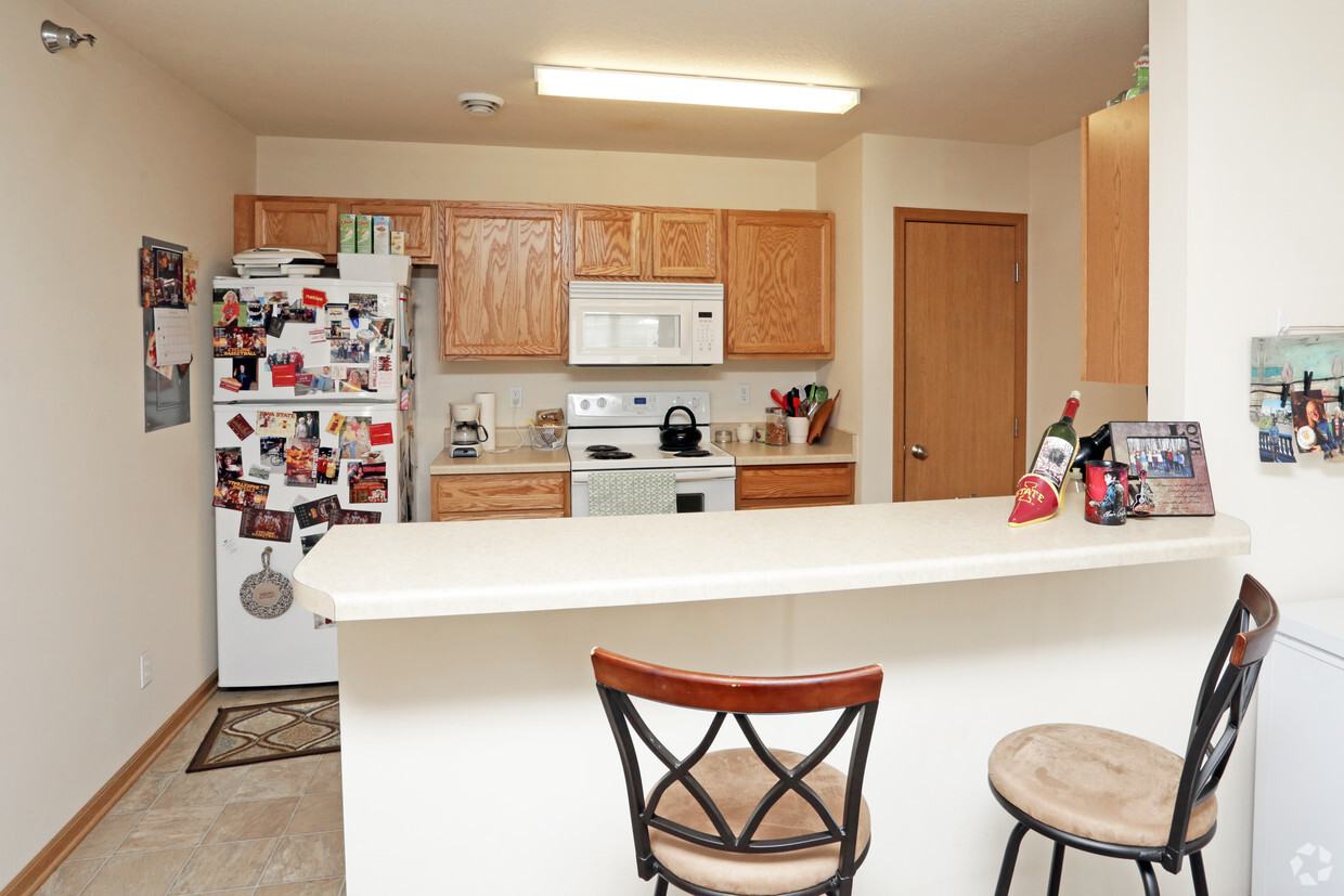 1HAB, 1BA - Cocina - Tiverton Court Apartments