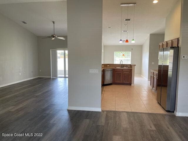 Building Photo - 2036 Gloria Cir