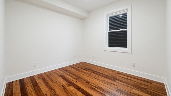 Foto del edificio - 1742 N California Ave