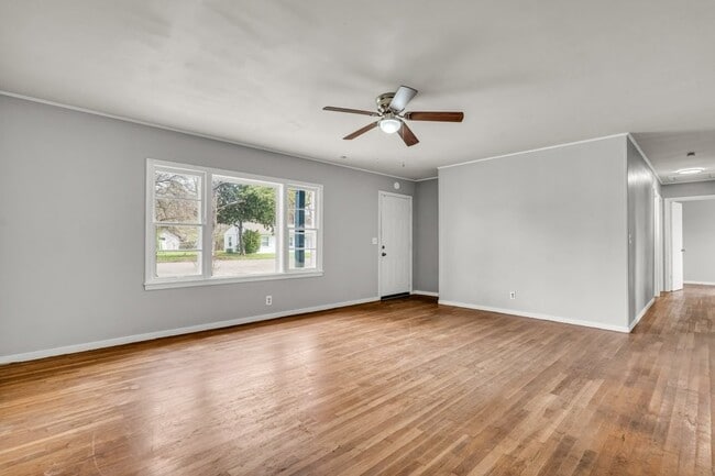 Building Photo - 137 Poplar St