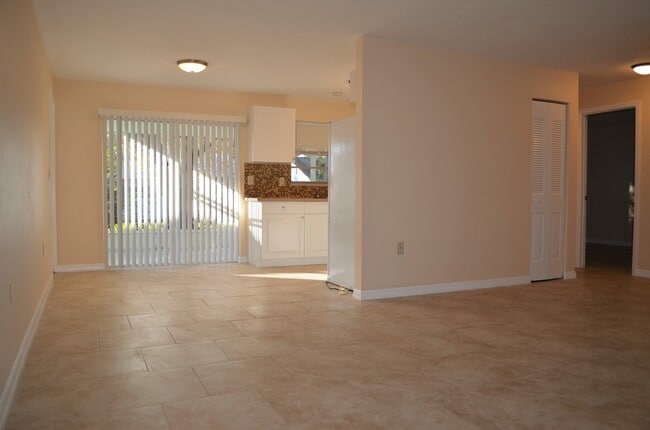 Building Photo - Beautiful upgraded home in Great Neighborhood! AVAILABLE IN DECEMBER!