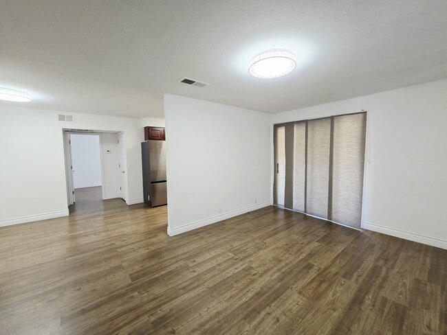 Building Photo - 5081 River Glen Dr