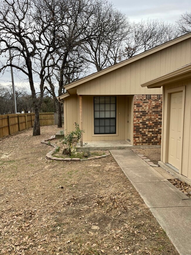 Building Photo - 426 Lochridge Dr