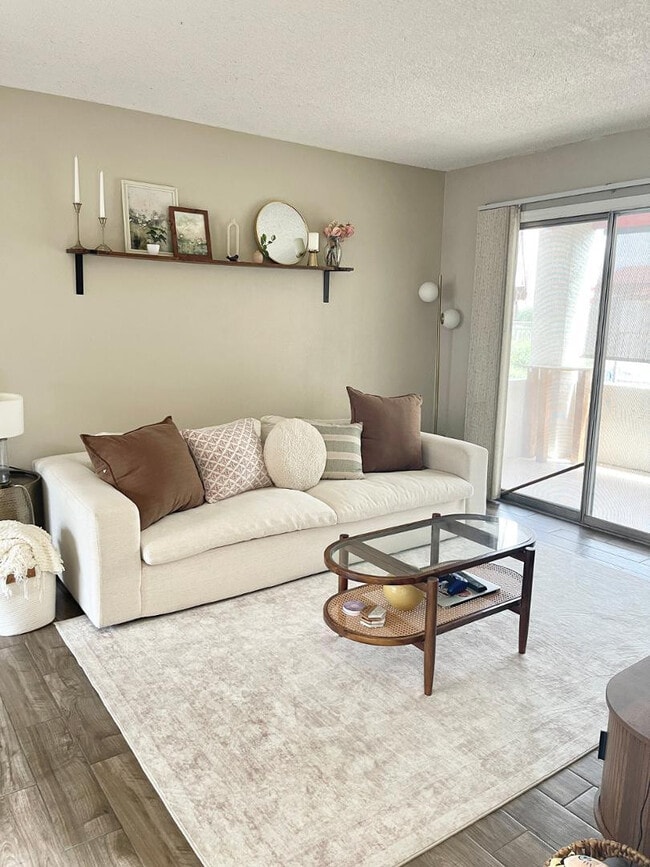 Foto del edificio - 10610 S 48th St