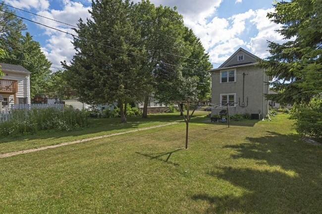 Foto del edificio - 711 University Ave SE