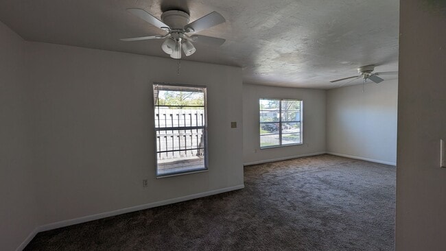 Building Photo - 3924 SW 26th Dr