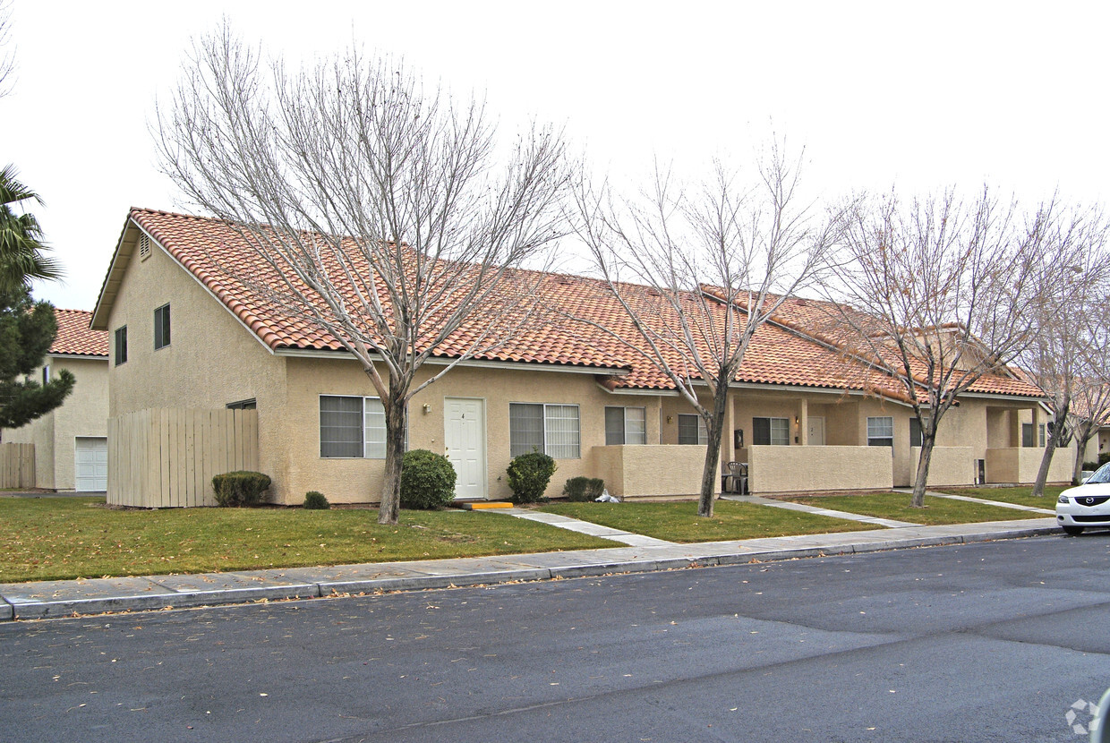 Building Photo - Rainbow Gardens