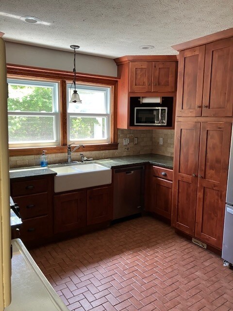 Foto del edificio - 32 Banner Farm Rd