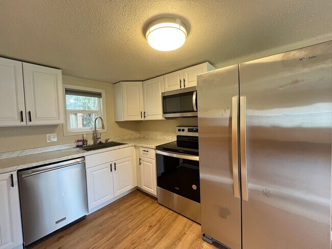 Foto del edificio - 2 Bed 1 Bath home in Powellhurst-Gilbert! In Unit Laundry and Private yard!