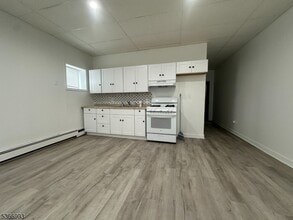Building Photo - 52 Stuyvesant Ave