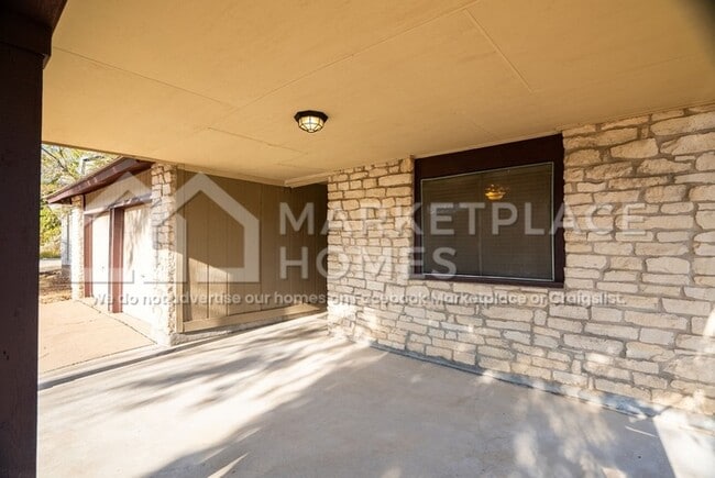 Building Photo - 8500 Caspian Dr