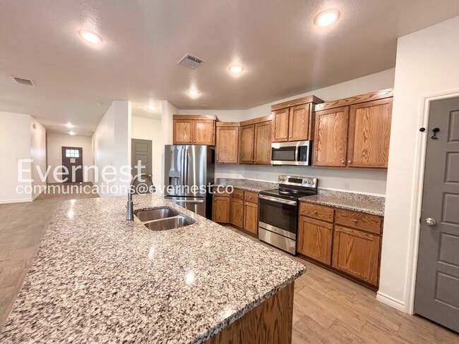Building Photo - 853 Freedom Cir