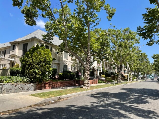 Building Photo - 141 S Canon Dr