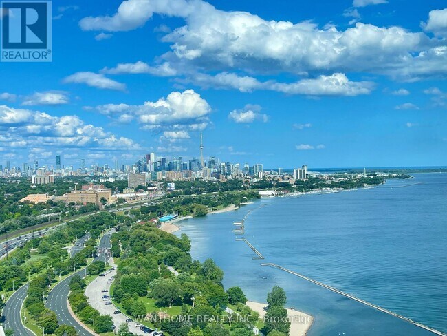 Photo du bâtiment - 1926 Lake Shore Blvd W