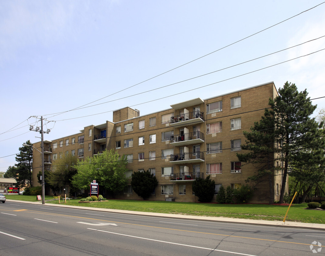 Building Photo - 2895 Bathurst St