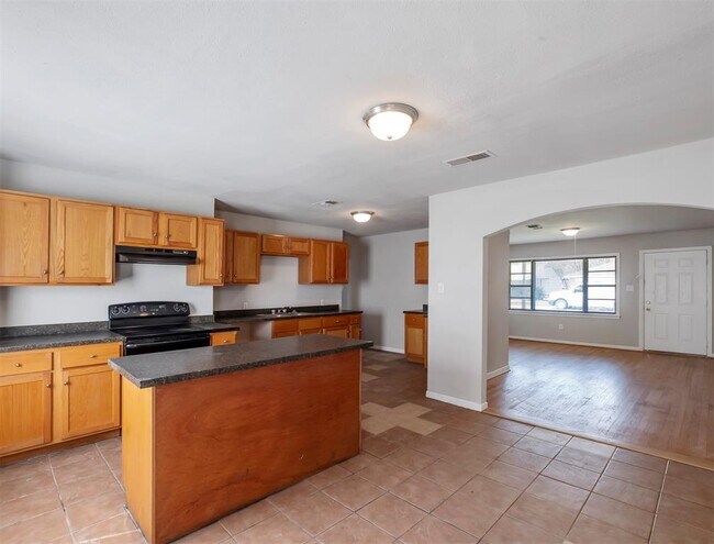 Building Photo - 500 N Circle Dr
