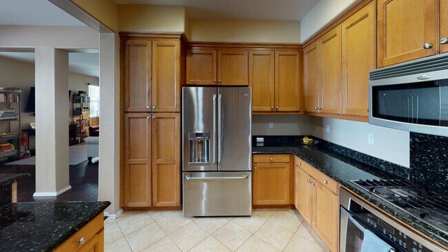 Foto del edificio - Desirable 3 Bedroom 3 Bathroom home in quiet neighborhood!