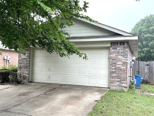 Building Photo - 822 Savage Dr