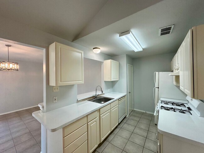 Foto del edificio - Quaint 3/2 in South Austin