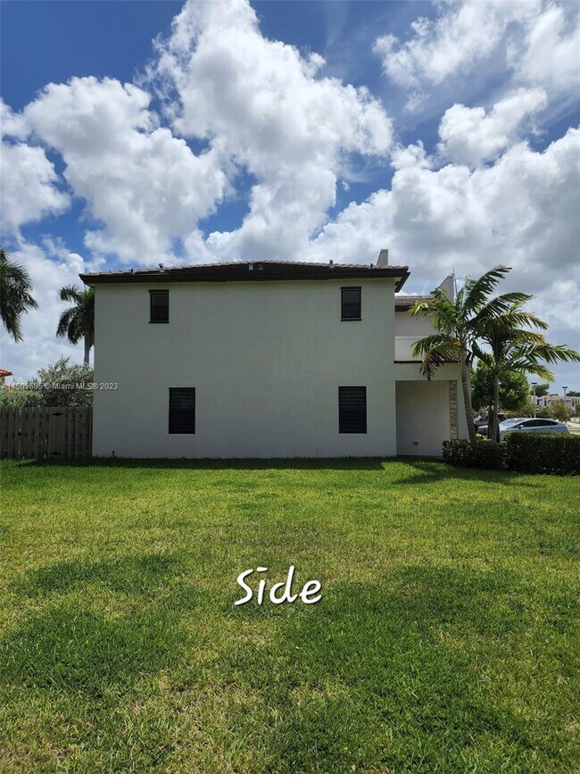 Building Photo - 414 NE 208th Terrace