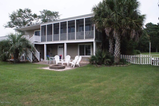 Building Photo - 212 Club Point Dr