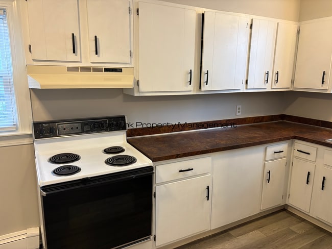 Building Photo - 66 Hamlet Ave