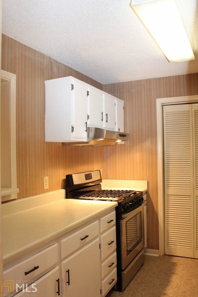 Building Photo - 574 Emory Oaks Way