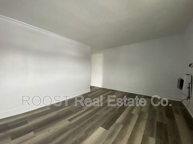 Building Photo - 124 S Chillicothe St