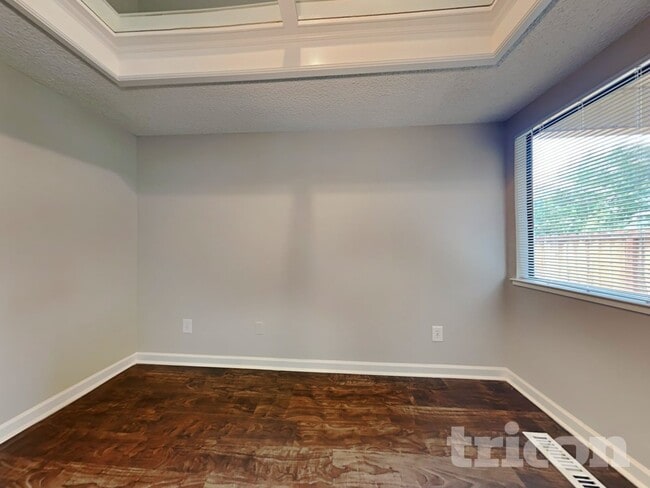 Building Photo - 1344 Shaddick Dr