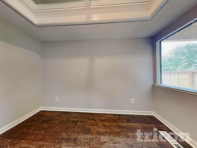 Foto del edificio - 1344 Shaddick Dr