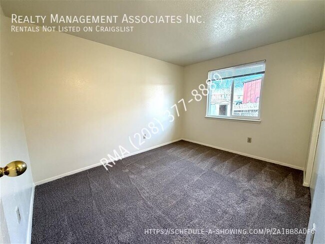 Foto del edificio - 4303 Rose Hill Ct