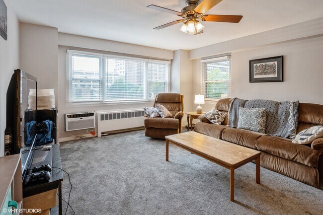 Foto del edificio - 2909 N Sheridan Rd