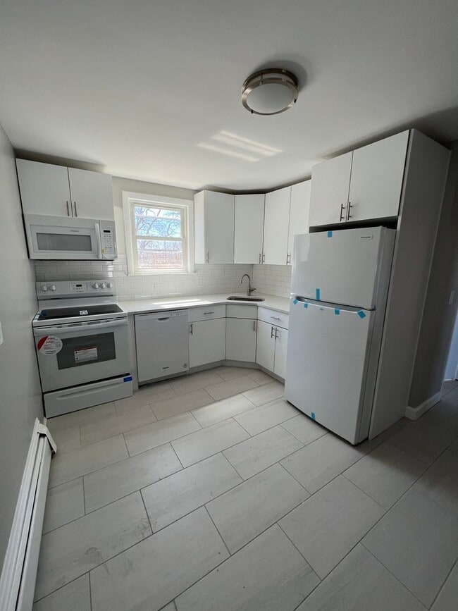 Interior Photo - 433 Sea Street