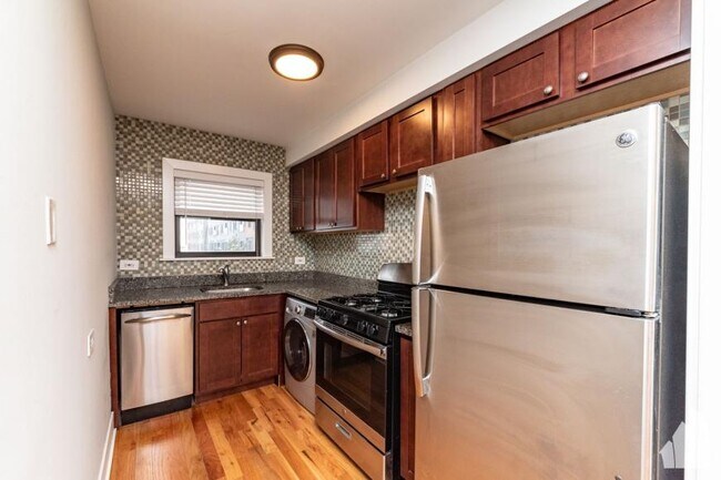 Building Photo - 1 bedroom in Highland Park IL 60035