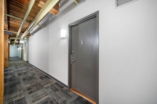 Foto del edificio - 225 W Huron St