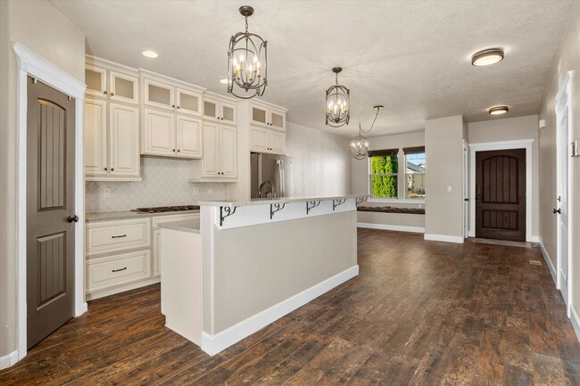 Building Photo - Move-In Ready! Tastefully Remodeled 4-Bedr...