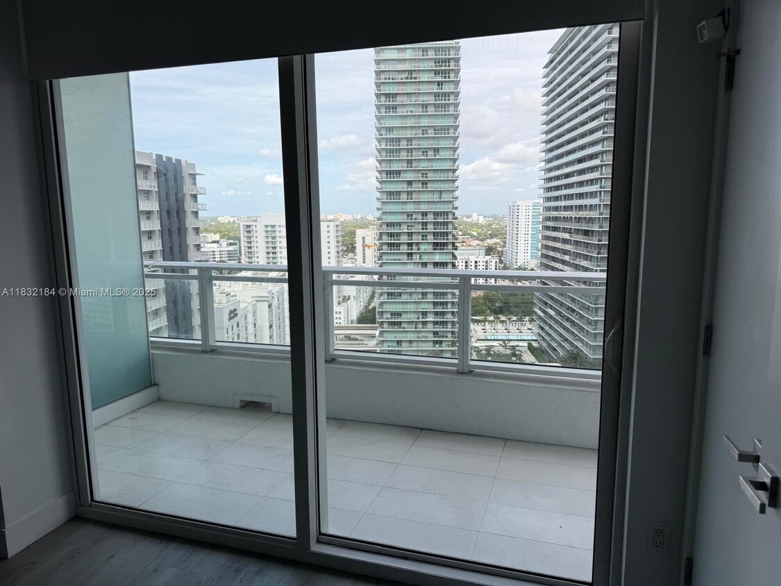 Primary Photo - 1080 Brickell Ave