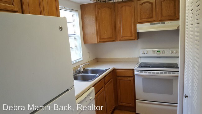 Building Photo - 4123 SW 15 Pl