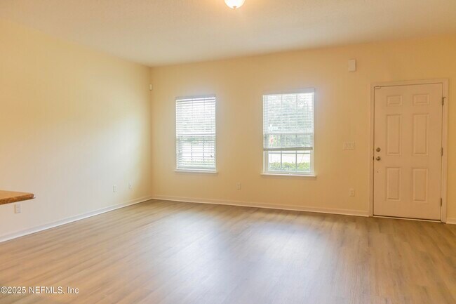 Building Photo - 403 Oasis Ln