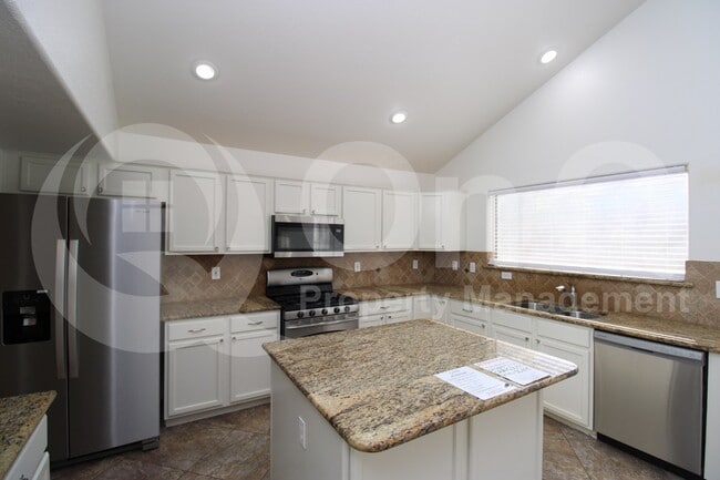 Building Photo - 1535 E Toledo St